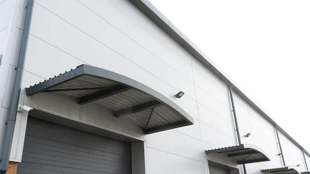 how-to-choose-the-right-cladding-material-for-your-industrial-building-min_w990_h657